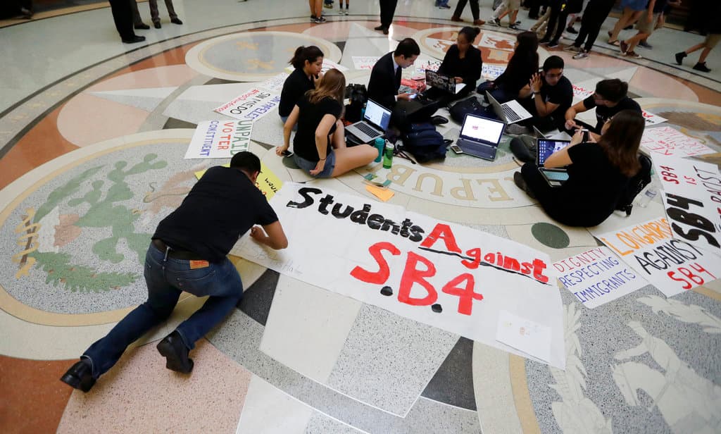 Caravana Todos Somos Texas cruzará por Arizona; protestan en contra de la Ley SB4
