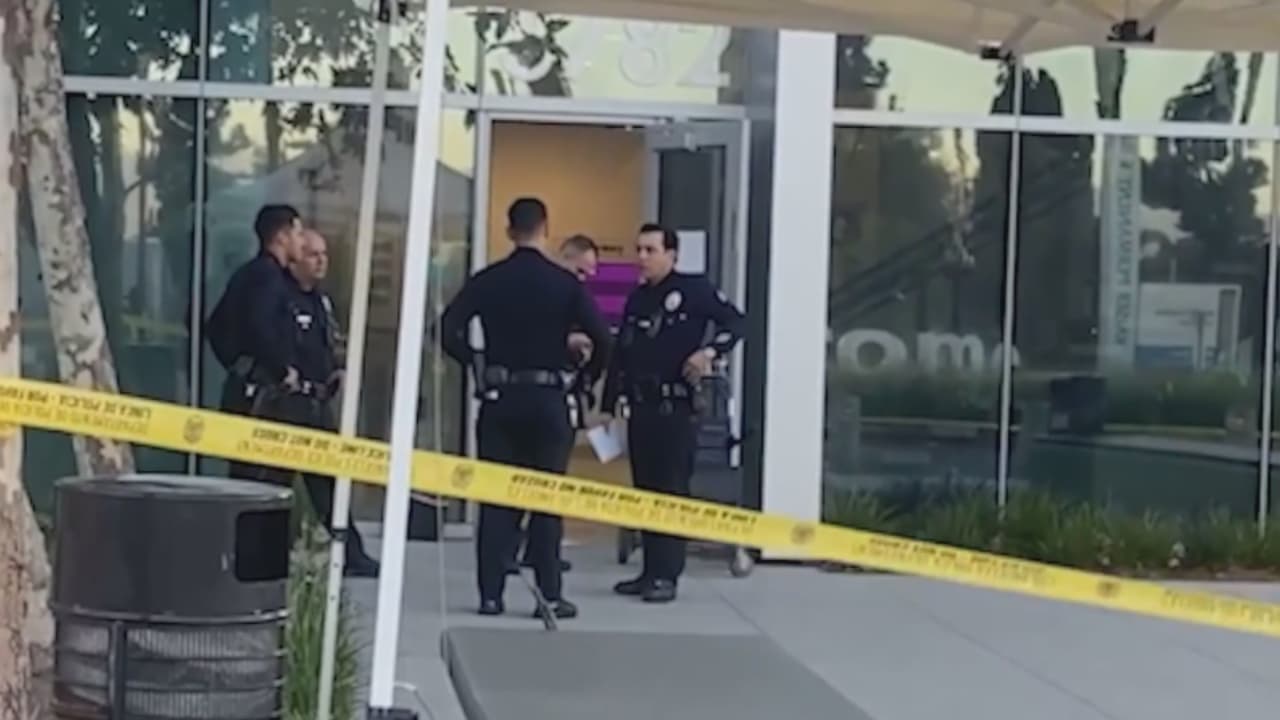 Un muerto y dos heridos críticos tras ataque con armas de fuego y blanca en Los Ángeles