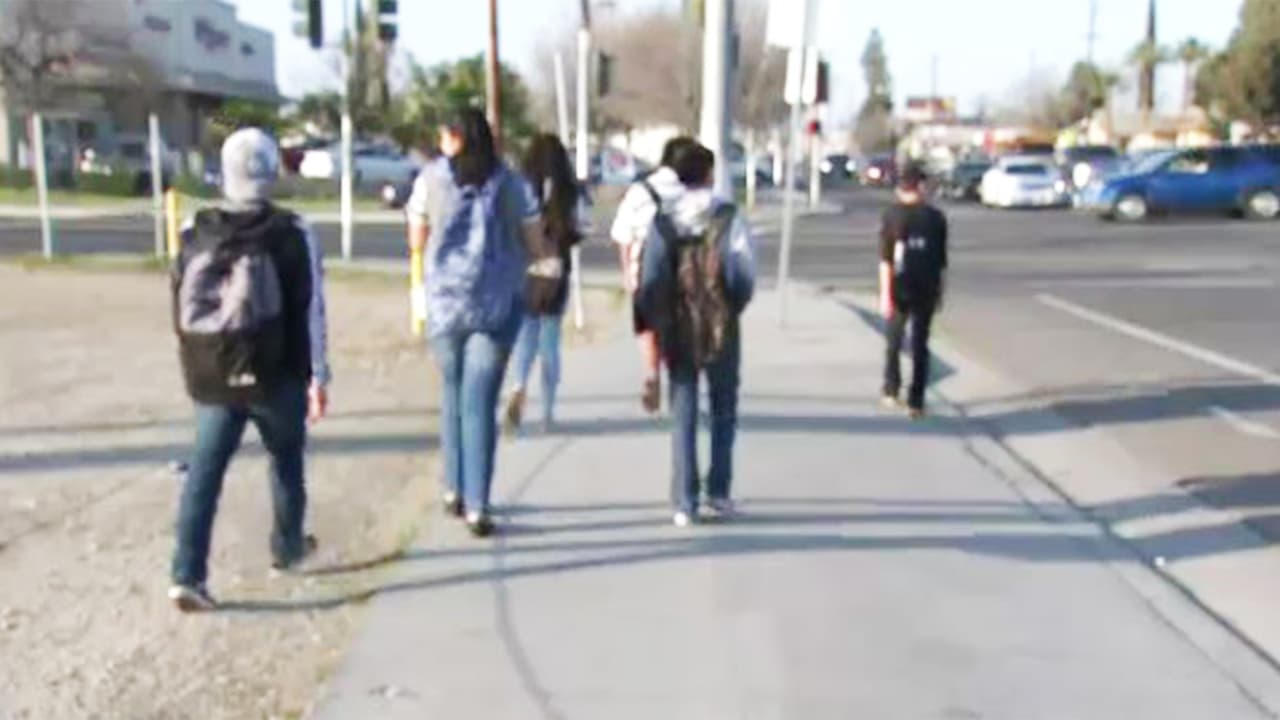 Buscan a sospechoso que agrede sexualmente a estudiantes en Fresno