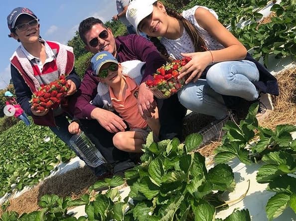"Pasamos mucho tiempo en familia. Hoy en día, a los niños no se les dedica ese tiempo y Ernesto y yo somos muy entregados a ellos. Lo importante es estar juntos", dijo Rodríguez en aquella ocasión. 
<br>