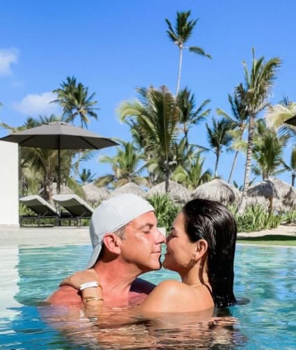 Desde luego, los esposos no han dejado de ir a la playa a darle rienda suelta a su amor, y es nuestra propia presentadora quien ha dicho que el puertorriqueño es "su mejor amigo y marido".