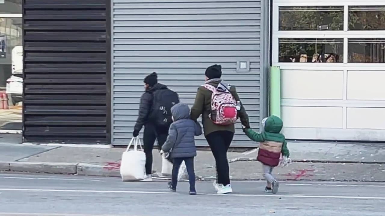 El frío empuja a los inmigrantes a salir de Chicago, que además tiene saturación de albergues