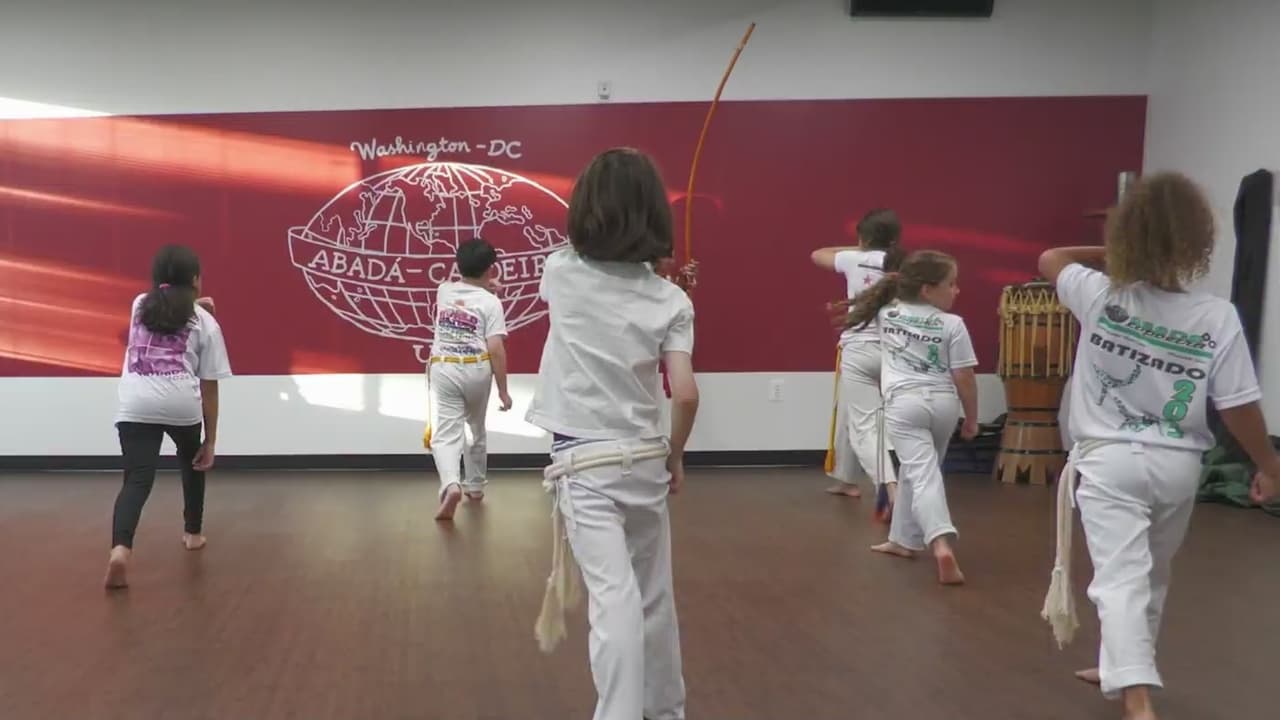 Mes de la Herencia Hispana: La capoeira une a niños y adultos con sus raíces y la cultura latina