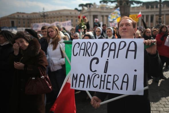 El papa Benedicto XVI, después de su último Ángelus al frente de la Iglesia, publicó lo que algunos afirman que será su último tuit y en el que pudo leerse "en este momento particular os pido que recéis por mí y por la Iglesia confiando como siempre en la providencia de Dios.