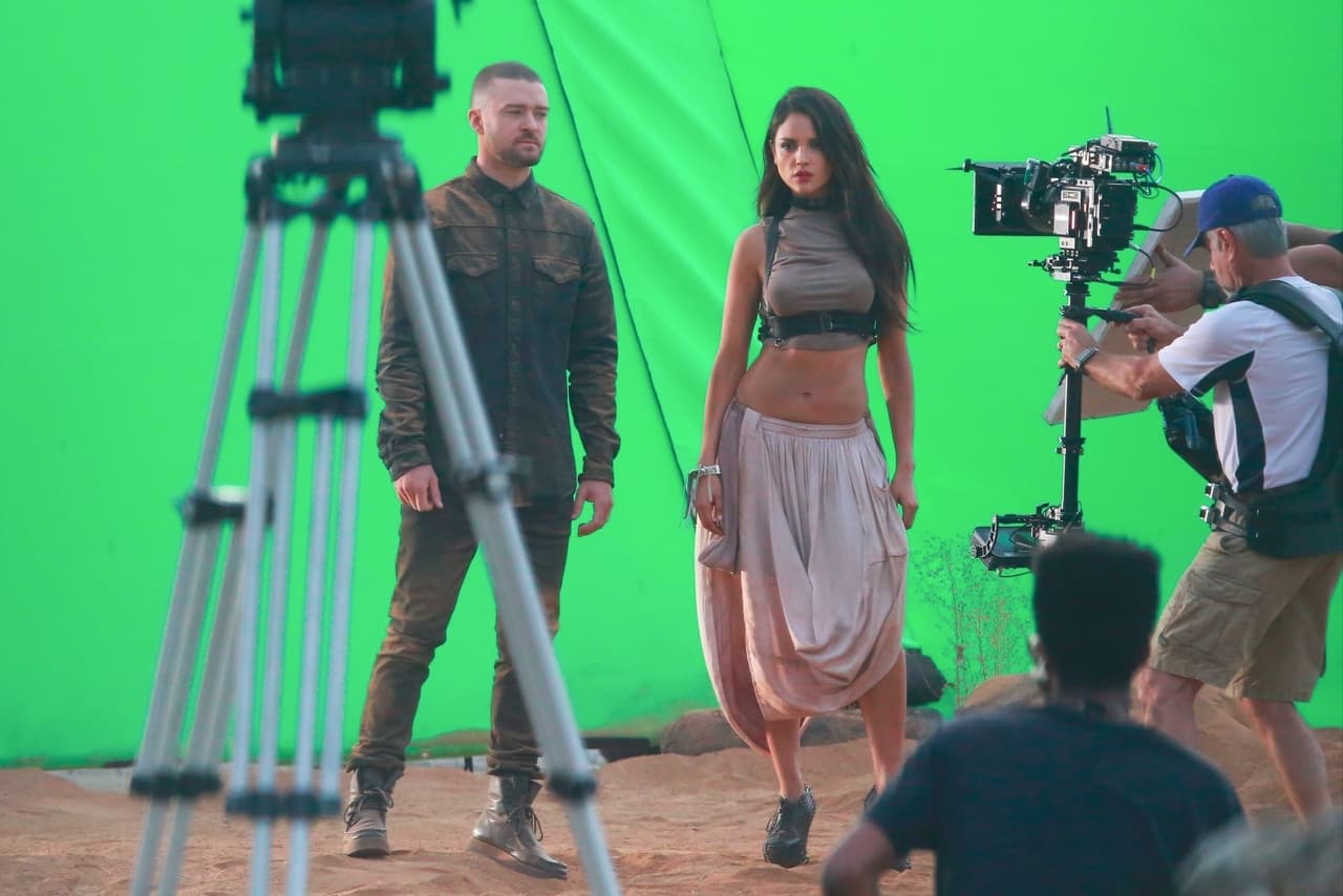 La propia Eiza también es cantante y en el 2010 lanzó su primer disco 'Contracorriente'.