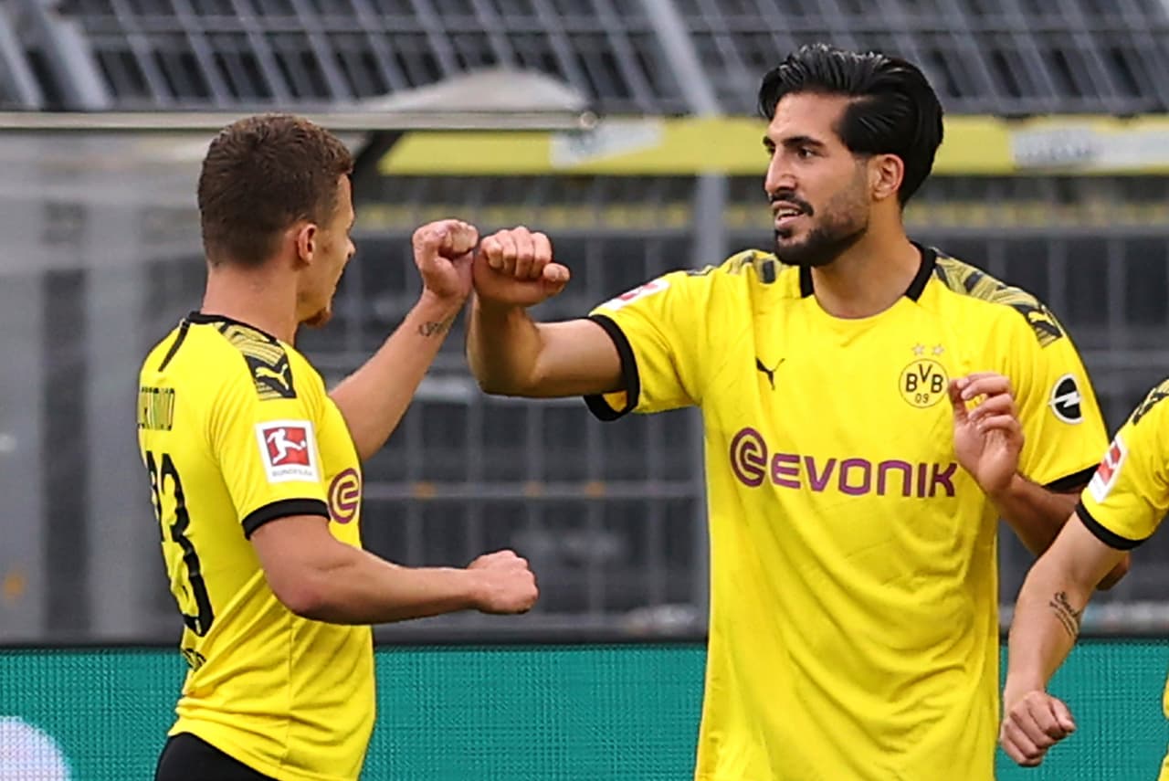 Los festejos entre los jugadores siguen a distancia como lo apreciamos en esta imagen.