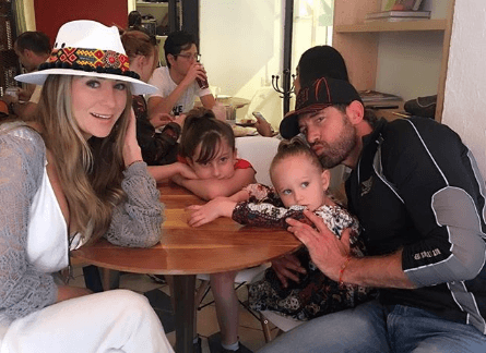 "Se casaron por la Iglesia, sí tienen que hacer algo, tendrían que hacerlo para finiquitar su relación", dijo la abuela de Elissa y Miranda.