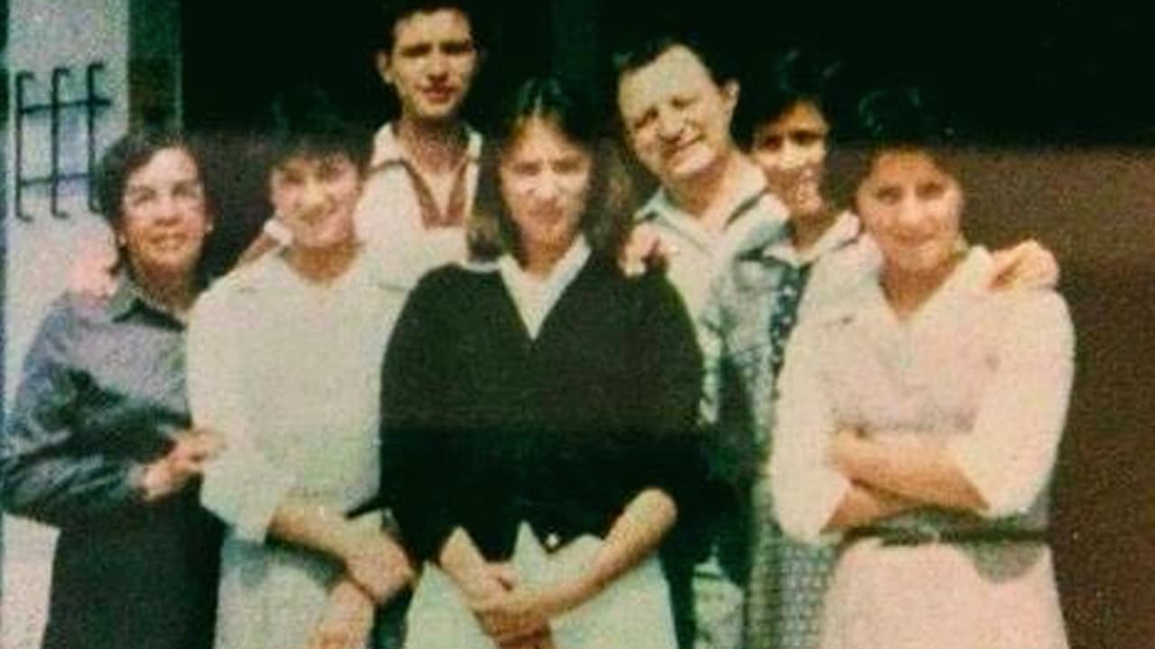 <b>María del Pilar Hanes: </b>Productora Digital
<br>"Daniel Sigüenza Ramírez, aunque te fuiste hace muchos años, tus enseñanzas y tu cariño siempre están conmigo".