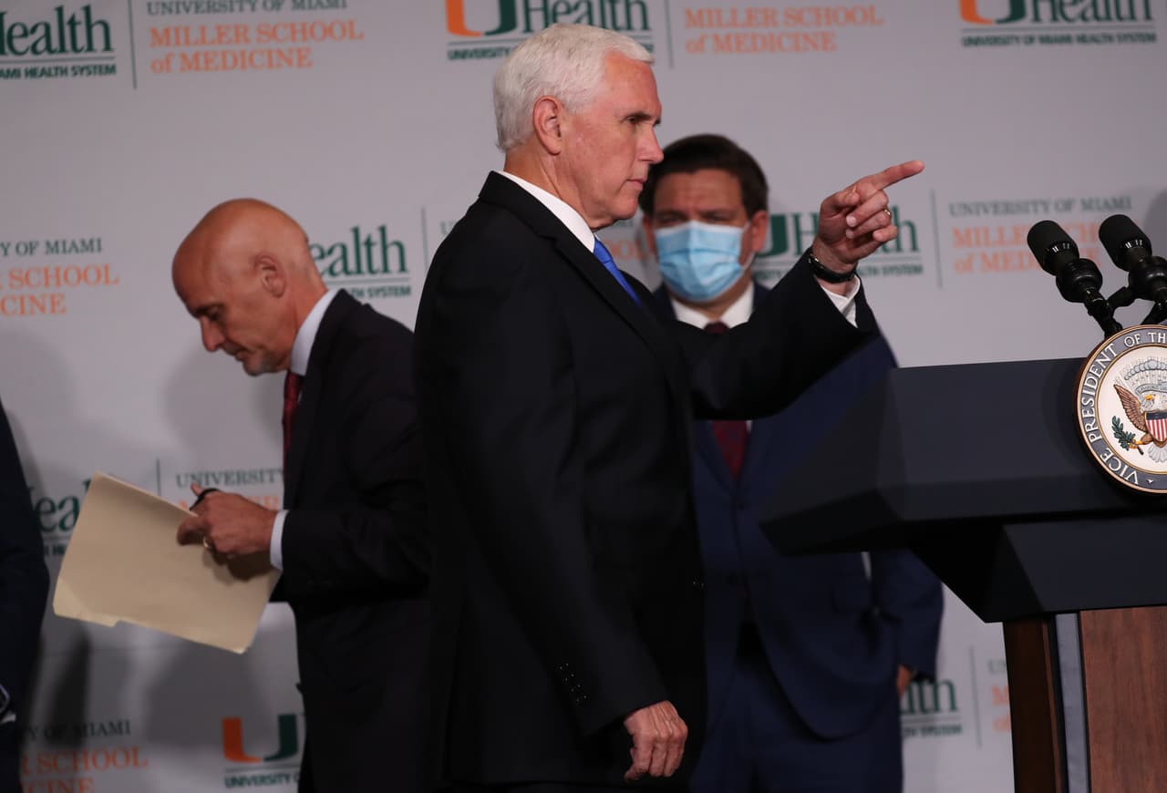 En días pasados el vicepresidente Mike Pence visitó la Universidad de Miami, UM, para marcar el inicio de las pruebas de una vacuna contra el coronavirus, que se llevarán a cabo en un laboratorio de la universidad. 
<br>