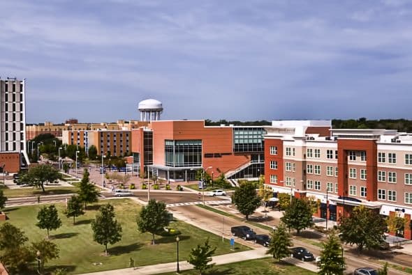 Jackson State University: Jackson - Número de Estudiantes: 8,903 - Crímenes violentos: 30 - Violación: 0 - Robo: 28 - Asalto con agravantes: 2 - Delitos contra la propiedad: 220