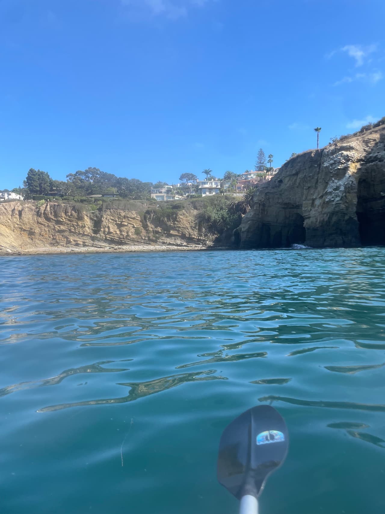 Para llegar a las cuevas, primero debes viajar por carretera a La Jolla, una ciudad costera entre Los Ángeles y San Diego.