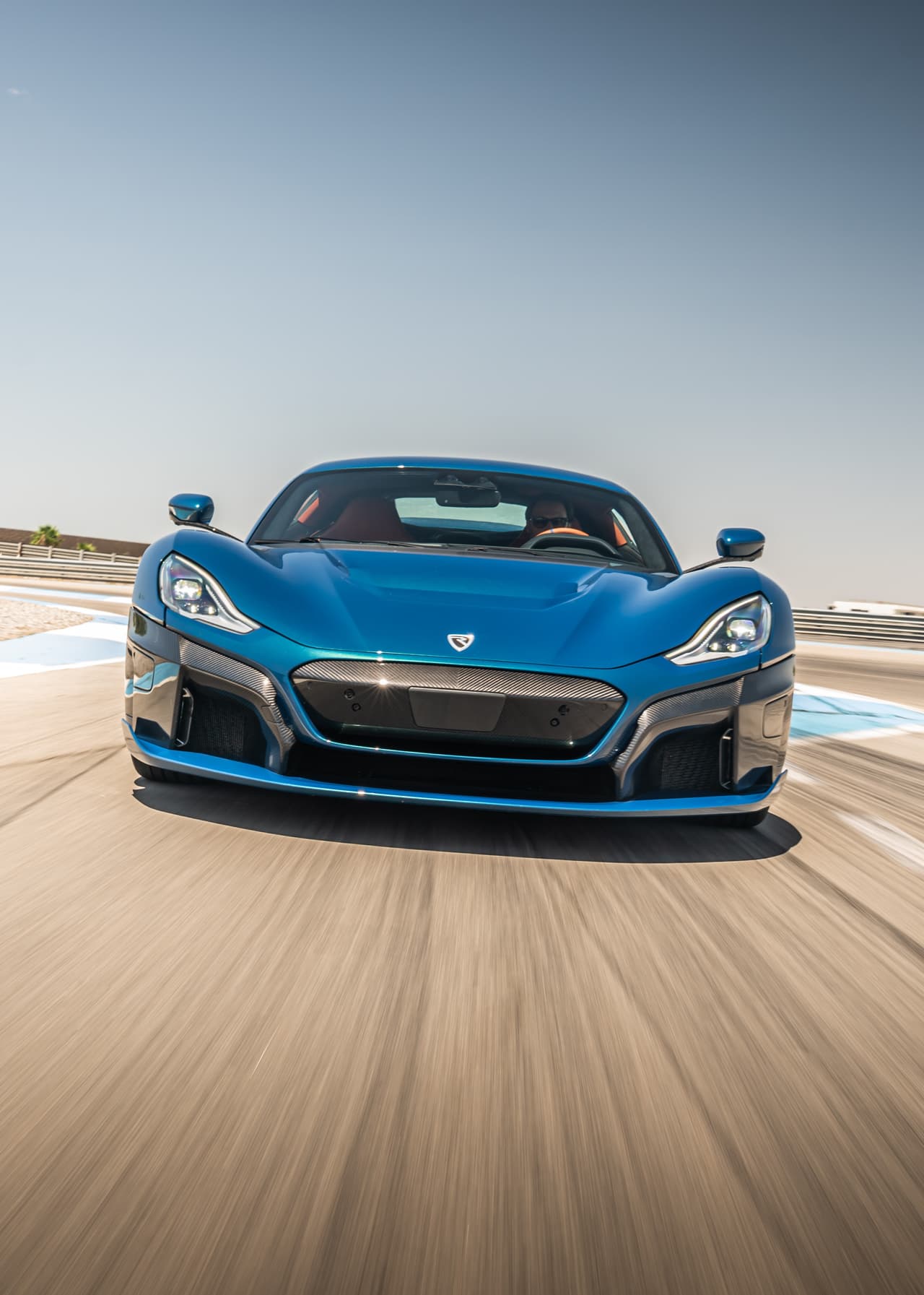 <h3 class="cms-H3-H3"><b>Rimac Nevera</b></h3>
<br>
<br>El Rimac Nevera es un hiperauto de producción limitada que se encuentra equipado con cuatro motores eléctricos y un enorme paquete de batería. Una combinación que le permite generar nada más y nada menos que 1,914 caballos de fuerza y 1,740 lb-pie de torque. ¡De asombro!
<br>
