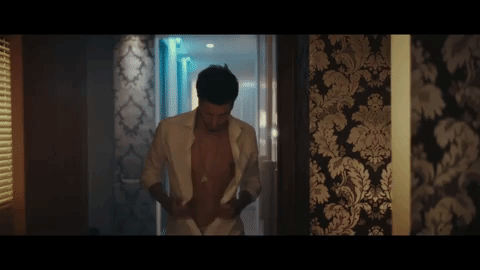 Otro colombiano que les sigue los pasos en el reggaeton a Balvin y Maluma es el cantante Sebastián Yatra, quien se dio a conocer como baladista y le apostaba más al pop, sin embargo tiene varias canciones del género urbano como 'Traicionera' y 'Sutra'.