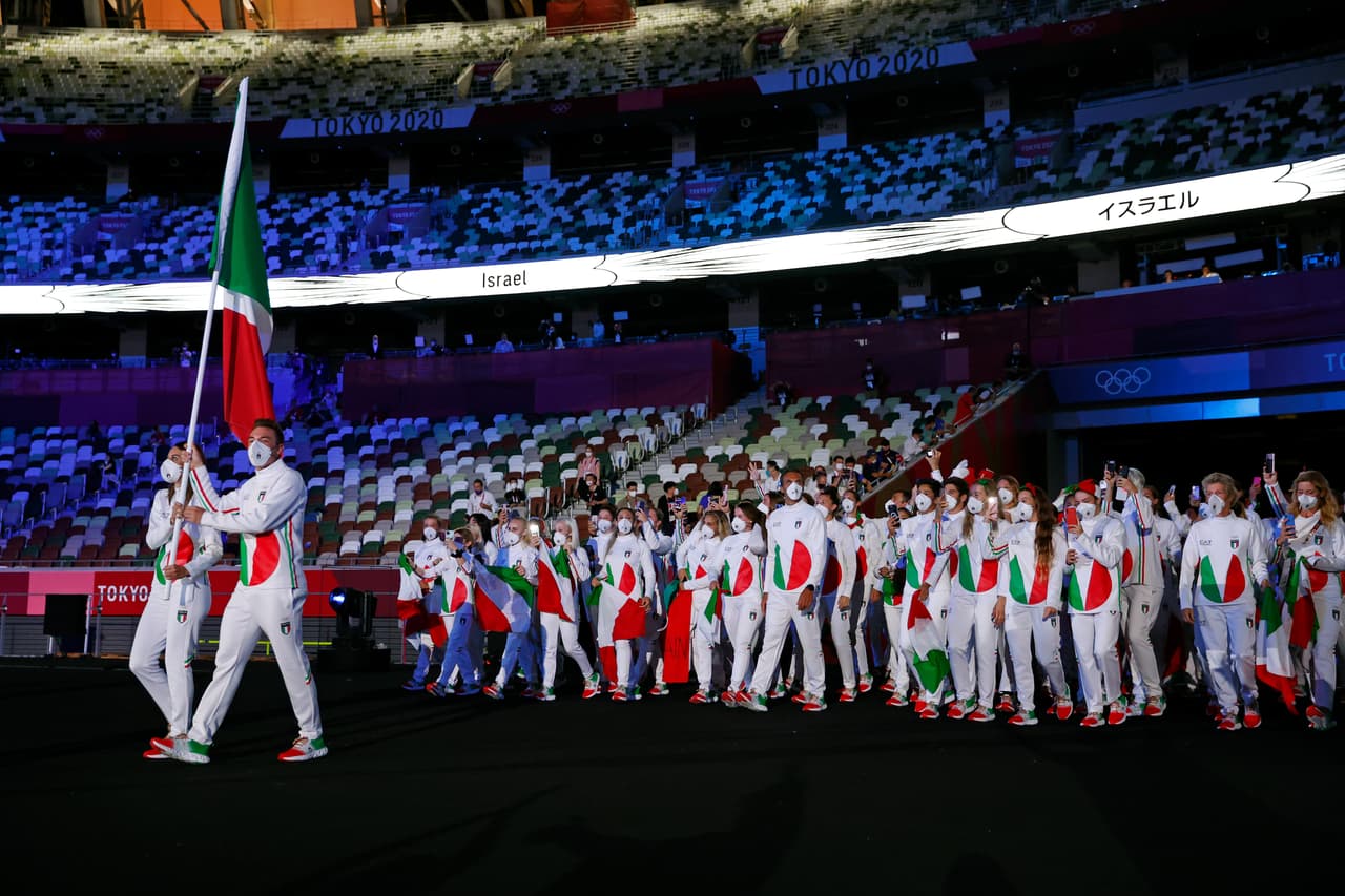 Jessica Rossi y Elia Viviani fueron las abanderadas por Italia en la ceremonia de inaguración de Tokyo 2020.
