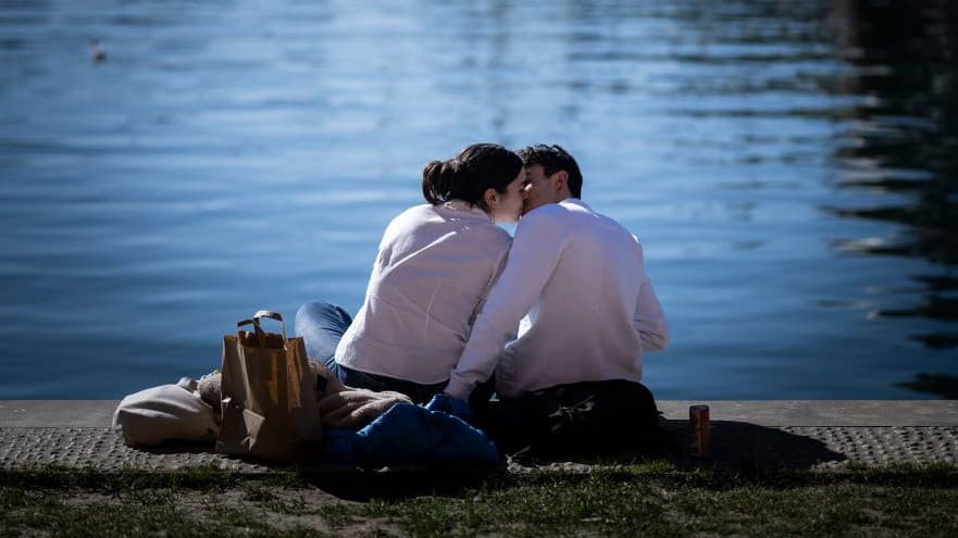 Amor desconectado: así han triunfado estas parejas de Miami alejadas de la tecnología