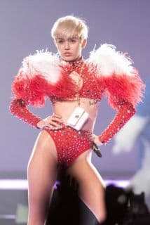 Miley Cyrus ganó más de $76 millones en 2013, superando a Beyoncé