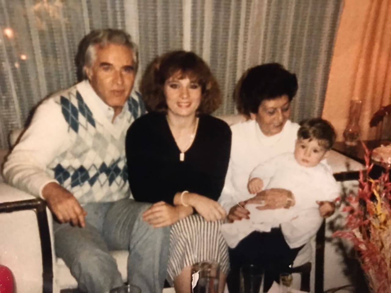 Carlo Guerra tuvo un hermano, llamado Aldo. Rogelio y Maribel no tuvieron más hijos.