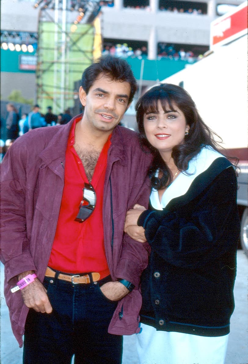 El actor y productor Eugenio Derbez y la actriz mexicana Victoria Ruffo trabajaron juntos en el 1989 y tiempo después fueron pareja. 
<b><a href="https://www.univision.com/entretenimiento/celebridades/me-sentia-gorda-vieja-y-fea-victoria-ruffo-habla-de-la-depresion-que-vivio-tras-separarse-de-derbez-fotos">En el 1992 tuvieron su primer hijo juntos</a></b> y 5 años más tarde 
<b>se divorciaron</b>, pasando un año y medio más en los tribunales, debatiendo por las visitas y la manutención.