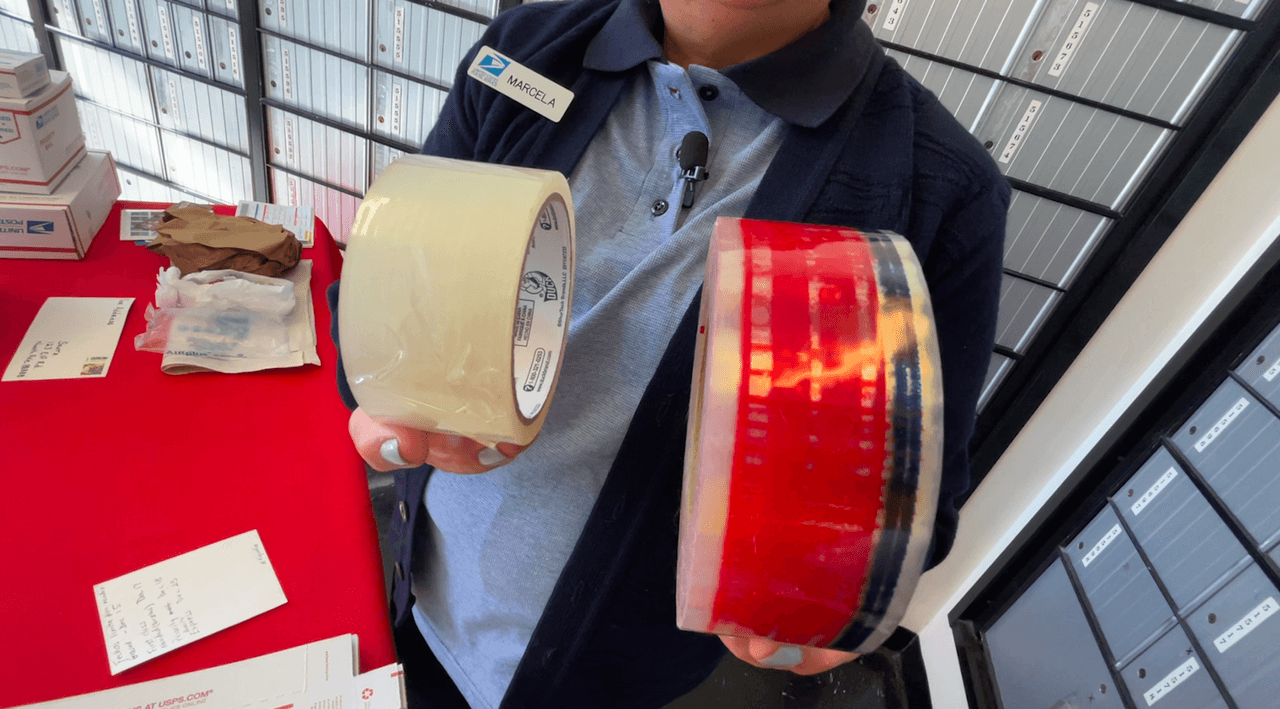 Use esta cinta resistente, que es la recomendada. Pregunte en su oficina de correo, se la pueden facilitar.
<br>