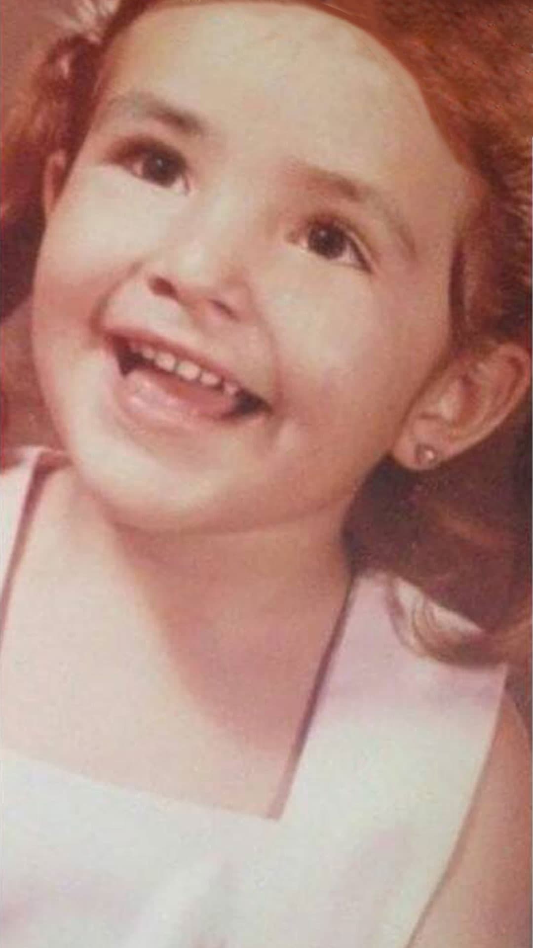 ¿Reconocen a esta niña linda? Pues aunque no lo crean, así lucía nuestra
<b> Bronca</b> cuando era pequeña.