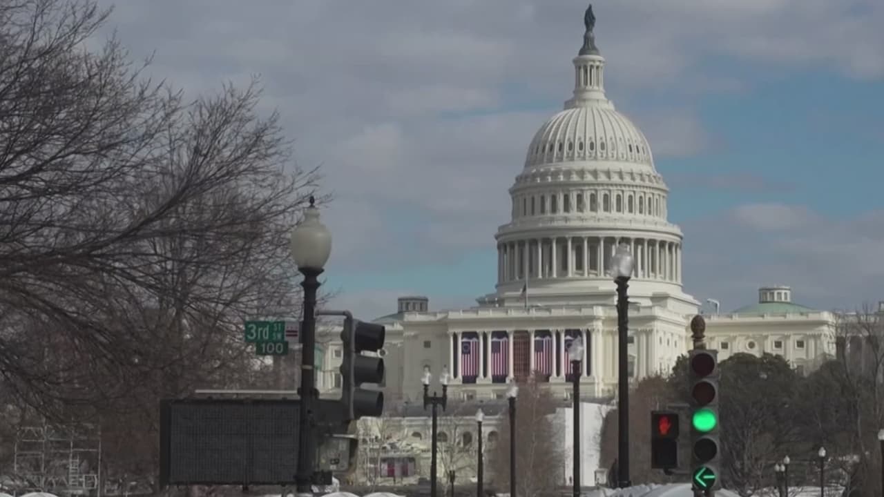 Demanda contra DHS denuncia vigilancia ilegal a quienes graban arrestos de ICE