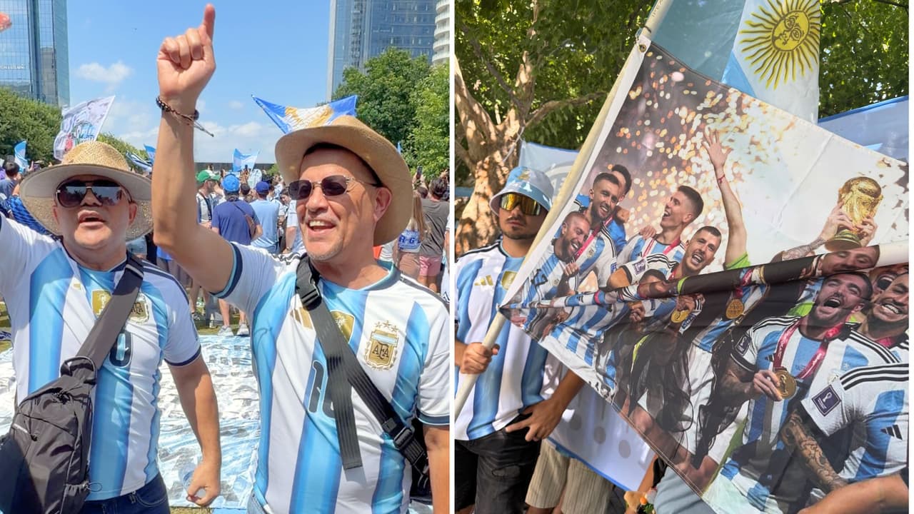 <h3 class="cms-H3-H3">Una postal mundialista en el corazón de la ciudad</h3> Argentina enfrentará a Austria este lunes en Arlington, pero la previa dejó 
<b>una postal propia en el centro de Dallas. </b>
<br>La hinchada argentina no esperó al silbatazo inicial para hacerse sentir: 
<b>llegó antes, cantó antes y ocupó la ciudad antes.</b>
<br>En un torneo repartido entre estadios y pantallas gigantes, el banderazo recordó algo básico: 
<b>el fútbol no empieza cuando rueda la pelota.</b>
<br>A veces empieza con un tambor, una bandera 
<b>y un grupo de hinchas cantando lejos de casa.</b>