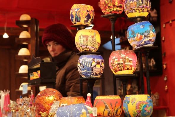 <b>Compra con anticipación</b>
<br>Compra temprano para aprovechar las rebajas. Esto requiere un poco de planificación anticipada y puedes ahorrar mucho dinero al estar atento a las ventas durante todo el año o cuando inicia el mes de diciembre. No esperes hasta la semana de navidad para hacer tus compras.