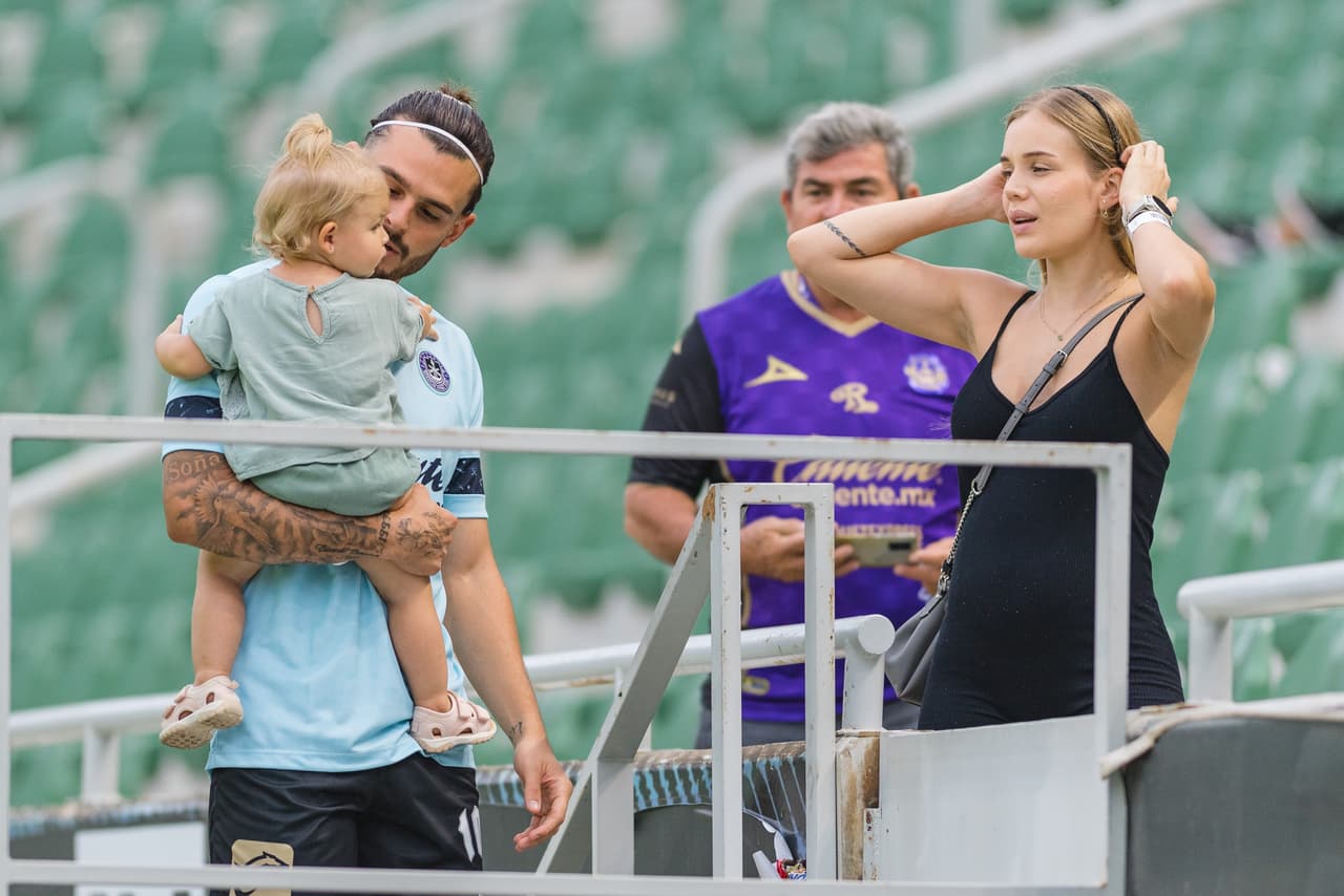 Nicolás Benedetti recibió a su familia en el Kraken.
