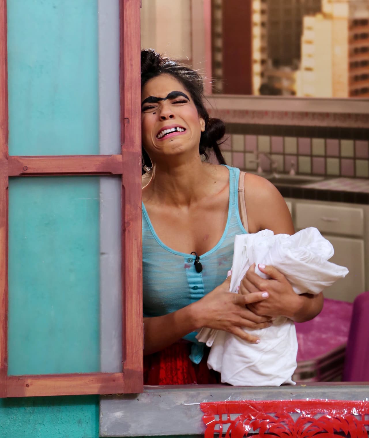 La más irreverente de todas las vecinas estaba desconsolada, ¿será que el nuevo vecino le rompió el corazón?