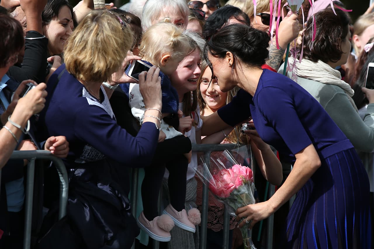 Y que se evita, tomando una fotografía con flash antes de salir ante el público.