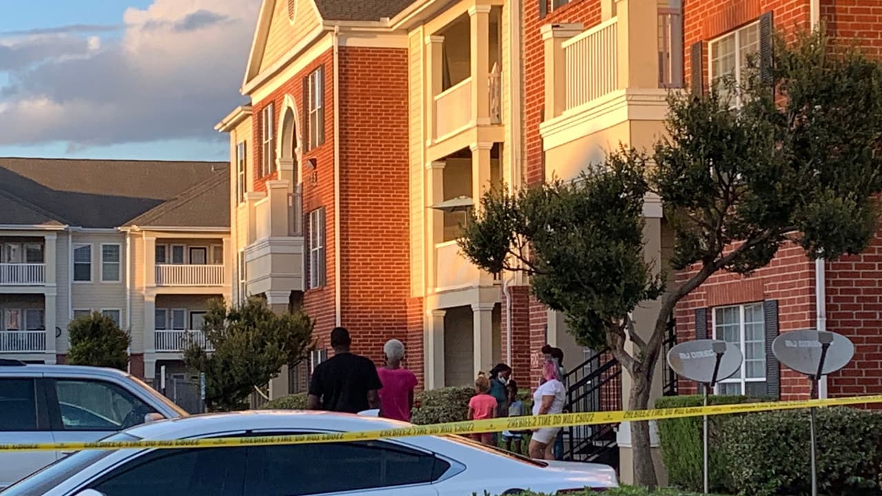 Las edades de los jóvenes son de 15, 10 y 7. Se cree que el cadáver es uno de sus hermanos y tenía 9 años cuando murió. Aunque todo apunta a que era uno de los hermanos, se espera por la confirmación de los médicos forenses.