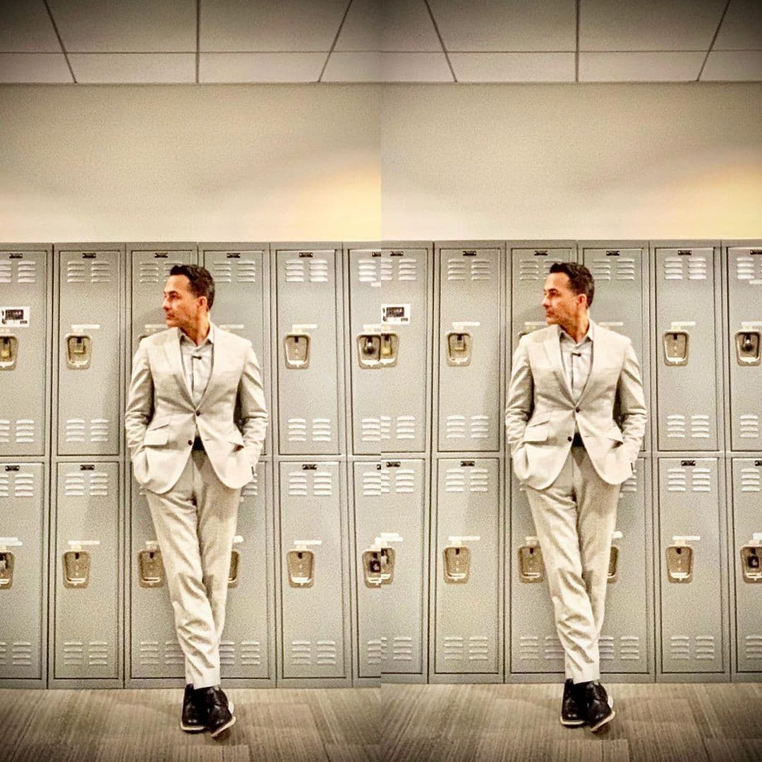 ¿Estoy viendo doble? Eso parece, pero se trata de una fotografía con "dos Carlitos Calderón".