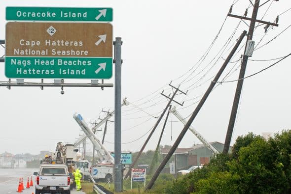 Earl, debilitado durante la noche del viernes y la madrugada del sábado a su paso por el noreste de Estados Unidos, había sido degradado a tormenta tropical.