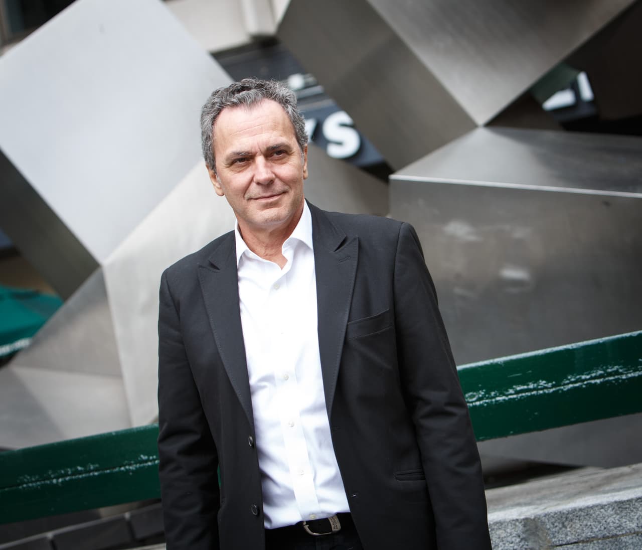 El reconocido actor español, ganador del Premio Goya, llega a la pantalla de UniMás en El Príncipe como el apuesto y veterano policía Fran ¿Dejarías que te capture?