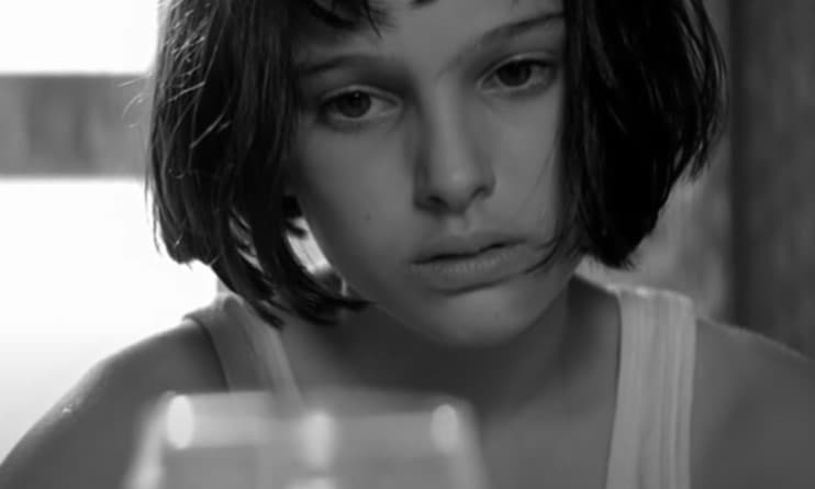 <b>Natalie Portman</b>
<br>El primer papel que interpretó la coprotagonista de 'Thor' fue el de Mathilda en la película 'El profesional (Léon)' de 1994. Sin embargo, este personaje ha sido objeto de críticas en diversas ocasiones pues se considera que Portman fue sexualizada siendo una niña.