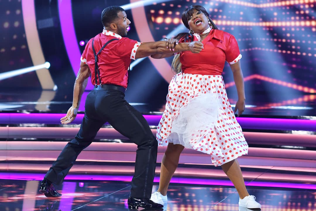 El segundo baile que interpretó ChikyBombom esa noche fue un rock 'n roll al ritmo de 'I want you back'.