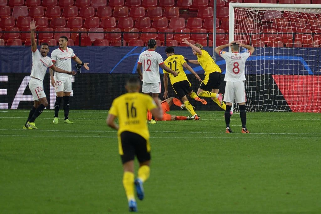 Suso (7’) adelantaba a los locales a poco de iniciado el juego. Dahoud (19’) emparejó los cartones y Haaland (27’, 43’) daba vuelta al marcador y después crecía la ventaja. Hacia el final del juego apareció de Jong (84’) para acercar al conjunto español.