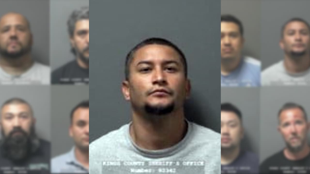 <b>Los arrestados durante el operativo incluyeron:</b>
<br>Phillip Noe Sesate, 19, de Hanford
<br>Luis Morales, 22, de Lemoore
<br>Sergio J. Cervantes-Serna, 47, de Hanford
<br>Samuel Mendoza, 39, de Visalia