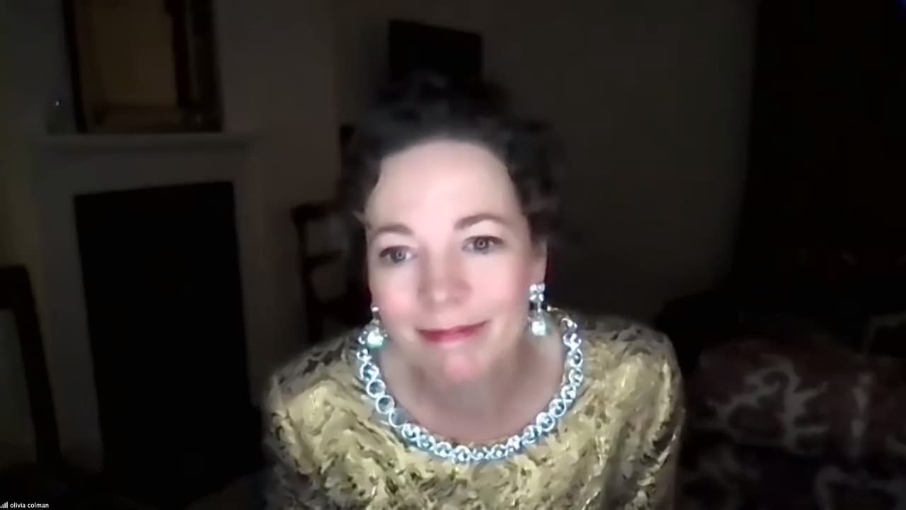 "Creo que hablo en nombre de todos nosotros, a todos nos gustaría agradecer a nuestro maravilloso Servicio Nacional de Salud durante este año tan peculiar. Tenemos mucha suerte en el Reino Unido de tenerlo", dijo.
<br>