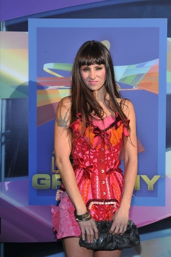 Fue en la entrega de 2010, cuando La Mala Rodríguez llegó a la alfombra luciendo este modelito poco convencional.