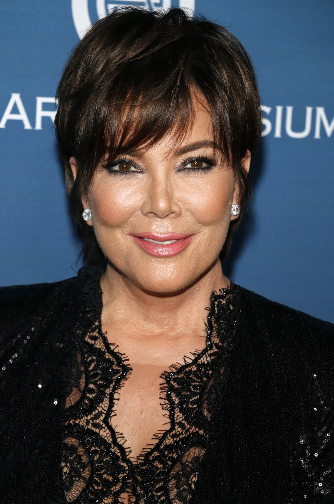 El exguardaespaldas de Kris Jenner la acusa de haber tocado su 'zona genital', lo cual presuntamente ocurrió mientras ella conducía un Bentley.