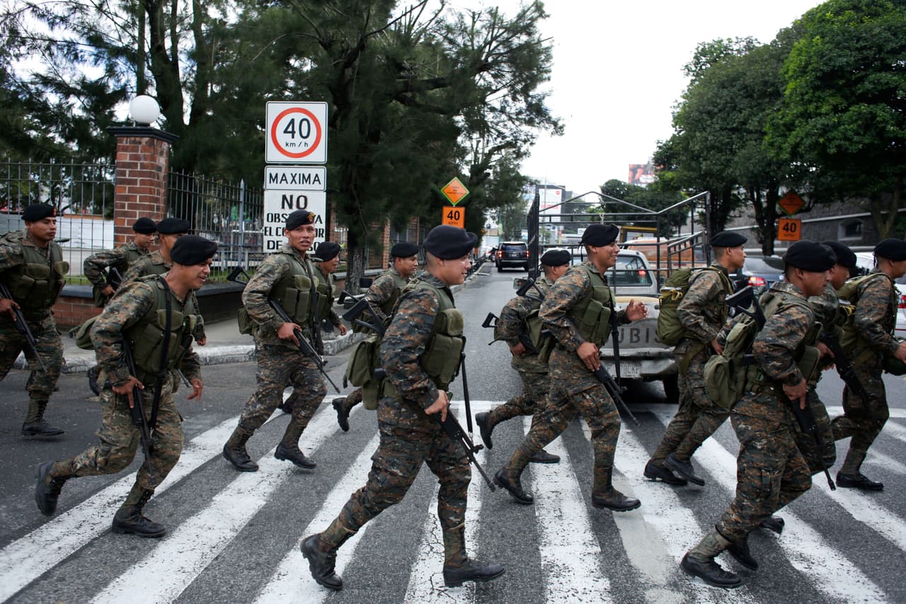 Procesan a 11 de 14 militares detenidos por 558 desapariciones en Guatemala