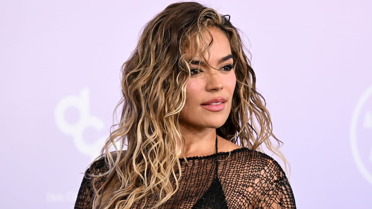 Karol G rompe en llanto y preocupa a sus fans por un emotivo mensaje