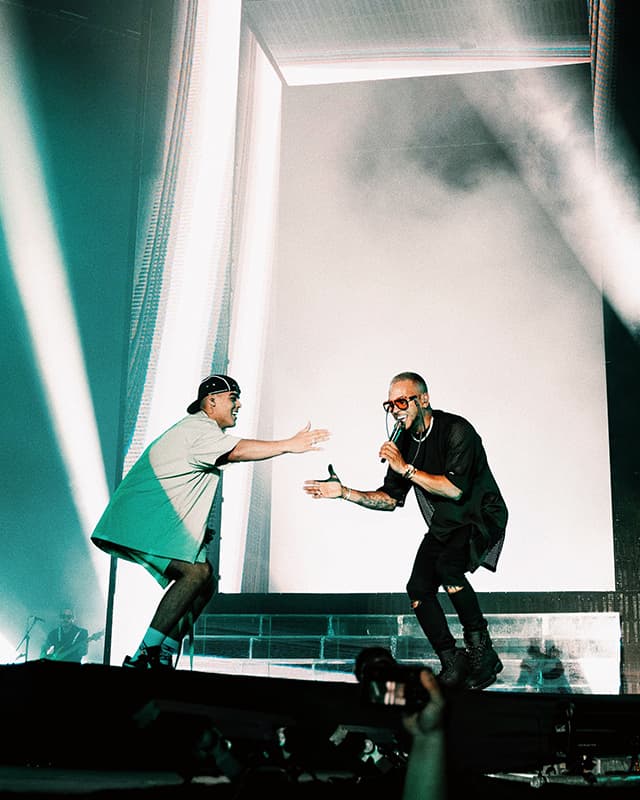 Uno de los temas favoritos de su álbum es “Aventura” junto a Ozuna y Anuel AA, el cual alcanzó el #11 en el chart de 
<b>Hot Latin Songs de Billboard</b>, a solo una semana del lanzamiento de ‘Épico’.