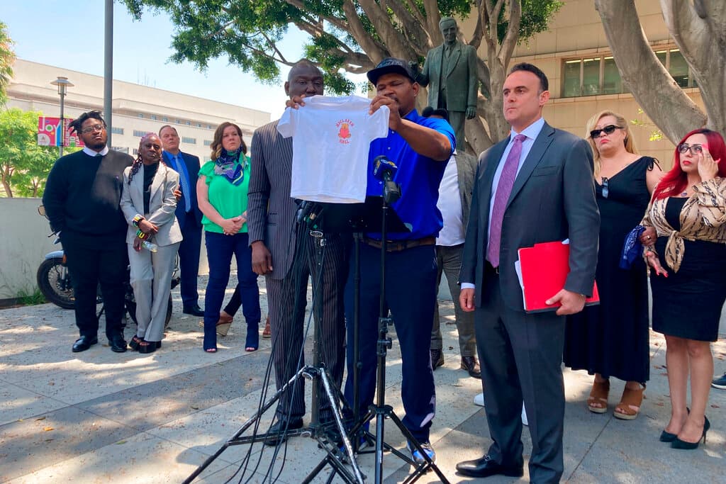 "Esos monstruos estaban detrás": denuncian decenas de abusos sexuales a menores en orfanato en Los Ángeles