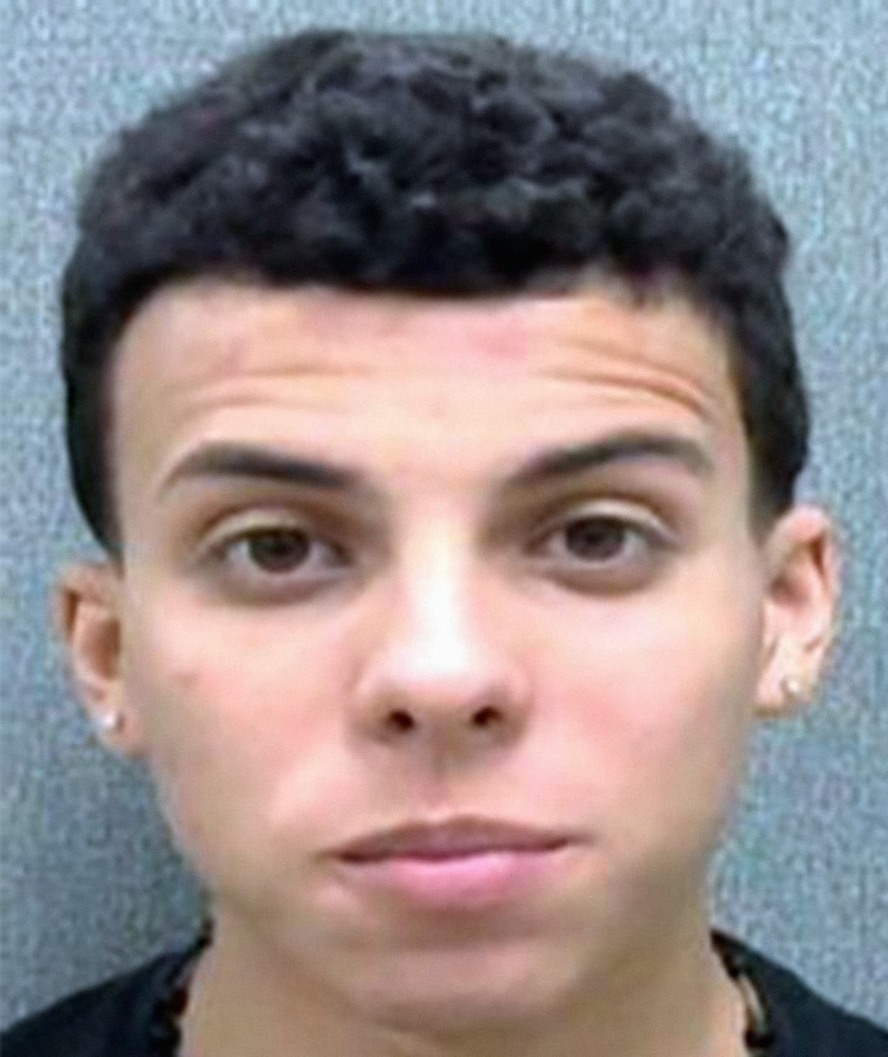 Contra
<b>Raymond López Esquilín</b> pesan cargos por apropiación con una fianza de $1,110,000.