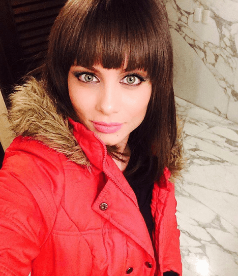 Una mujer ambiciosa capaz de todo con tal de conseguir sus lujos.