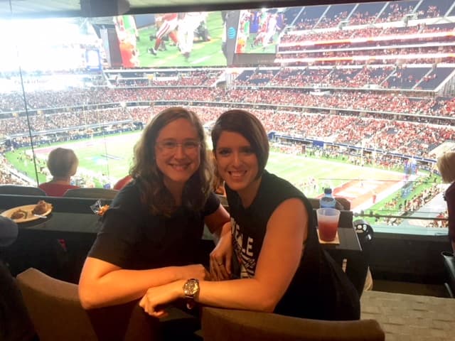 La suspensión de Bailey ocurrió luego de que la maestra indagara sobre las políticas para evitar la discriminación de empleados LGBT en Mansfield ISD y abogara por mayores protecciones.