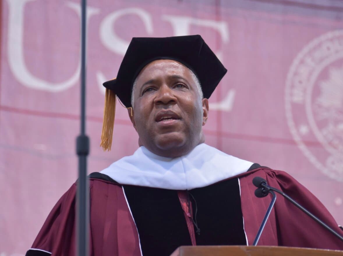 Multimillonario de Austin cumple promesa de pagar préstamos estudiantiles de universitarios en Atlanta 