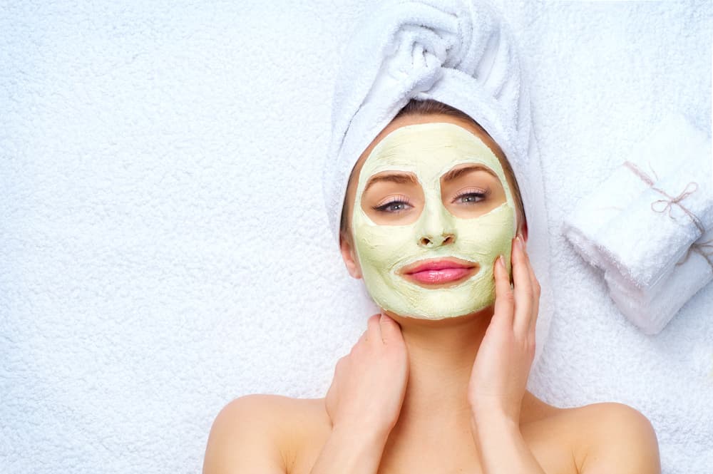 <b>ACUARIO</b>
<br>Puedes darte el lujo de relajarte y de 'rejuvenecer' tu físico, mente y espíritu con tratamientos de belleza. Consiéntete con una mascarilla facial, un manicure exótico, un pedicure, cualquier cosa que te haga sentir mejor y te brinde un respiro.